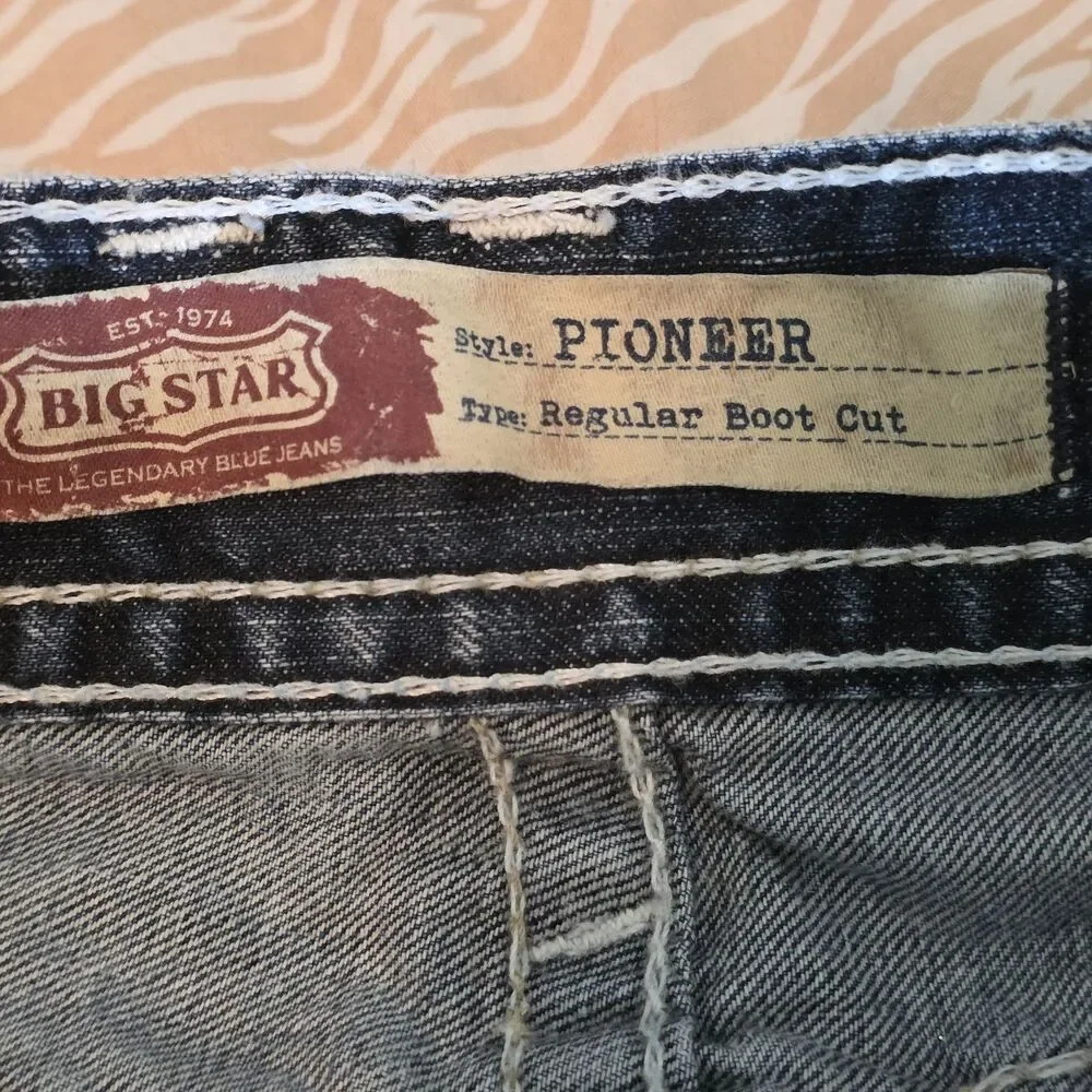 Big Star Pioneer Y2K Distressed Boot Cut Jeans 33L Buckle Exclusive